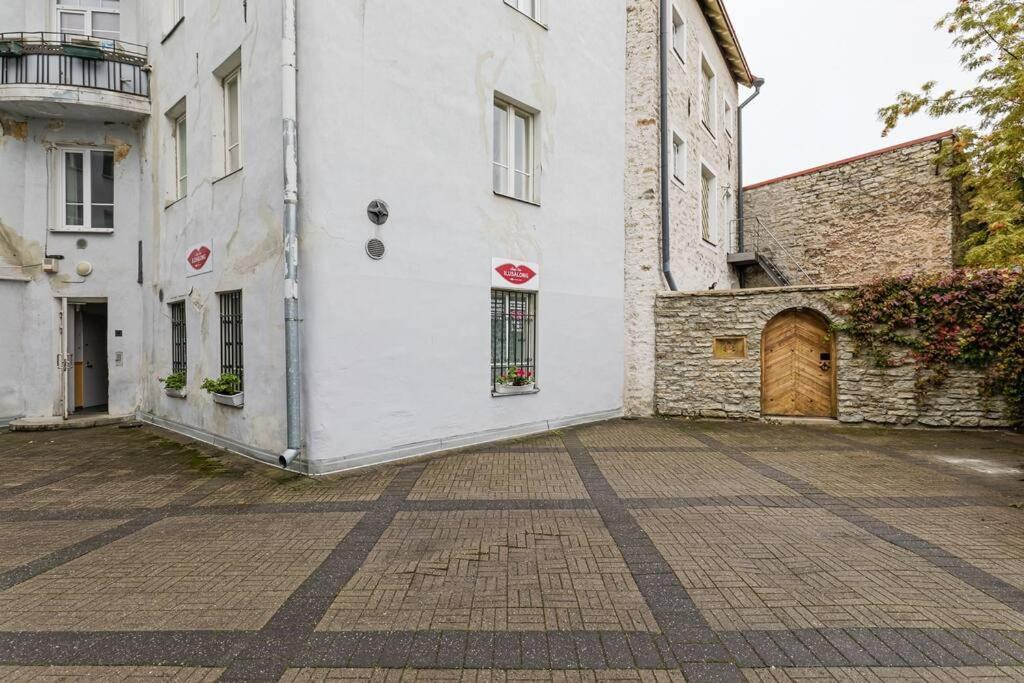 Dictumfactum Modern Viru Gates Tallinn